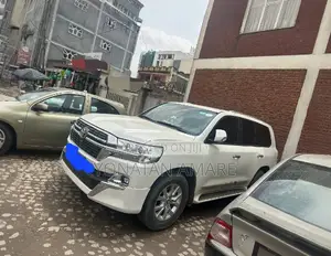 Toyota Land Cruiser 2021 White