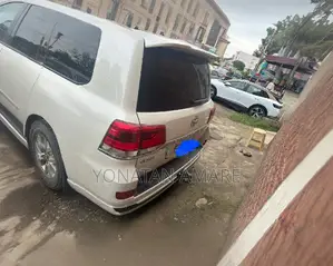 Toyota Land Cruiser 2021 White