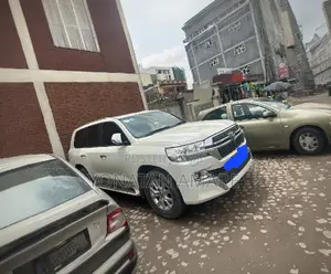 Toyota Land Cruiser 2021 White