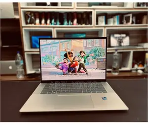 Photo - New Laptop Dell Inspiron 16 5620 16GB Intel Core I7 SSD 512GB