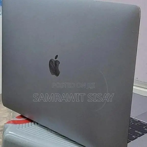 New Laptop Apple MacBook Pro 2017 16GB Intel Core i7 SSD 256GB