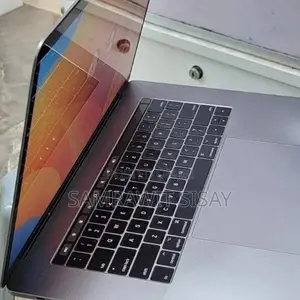 New Laptop Apple MacBook Pro 2017 16GB Intel Core i7 SSD 256GB