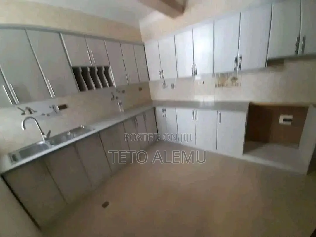 6bdrm House in የሚሸጥ ቤት አያት ዞን ውስጥ, Yeka for sale