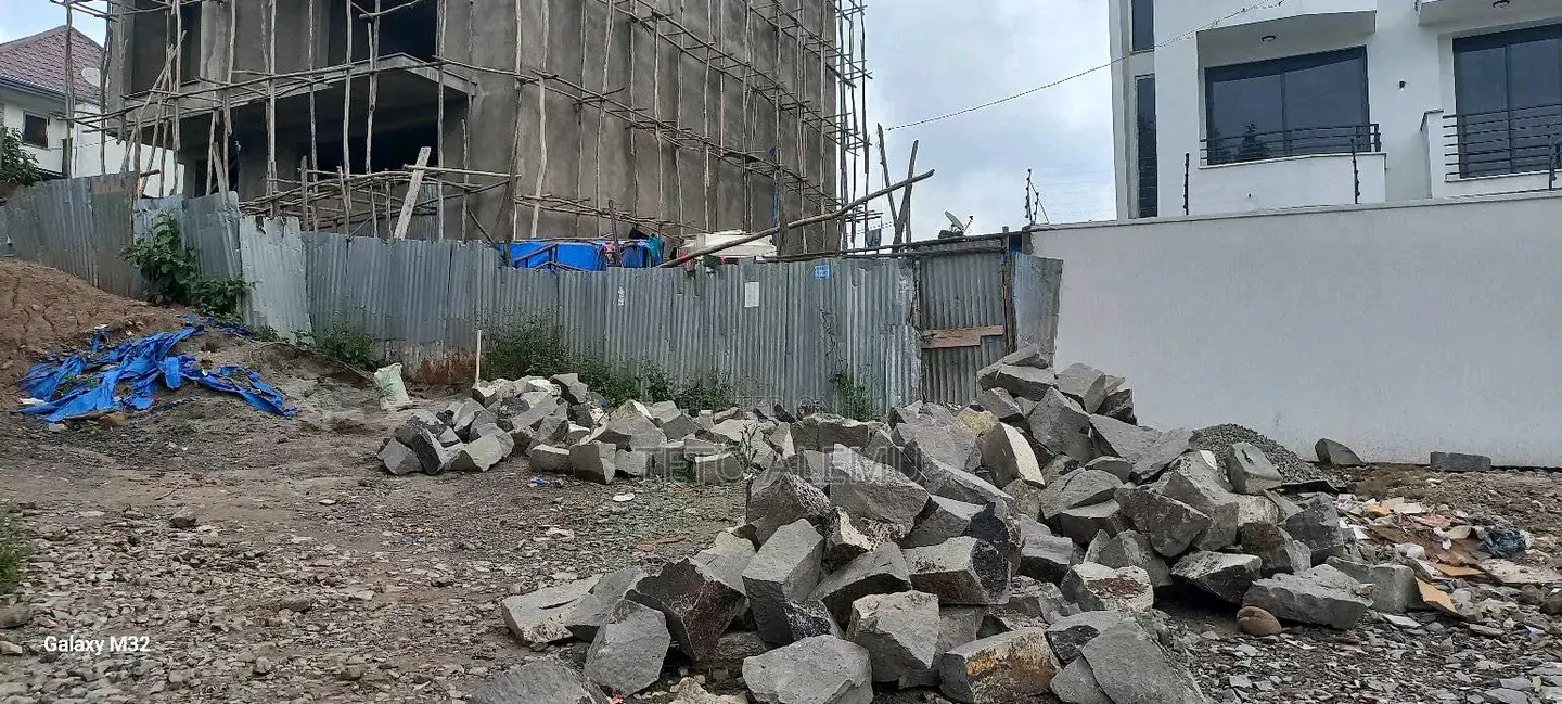 የሚሸጥ ቦታ ፌጋ