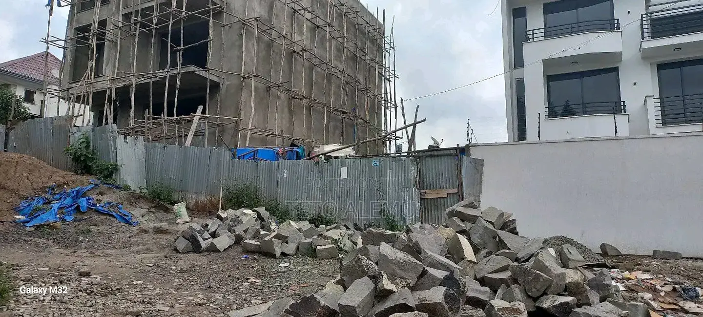 የሚሸጥ ቦታ ፌጋ