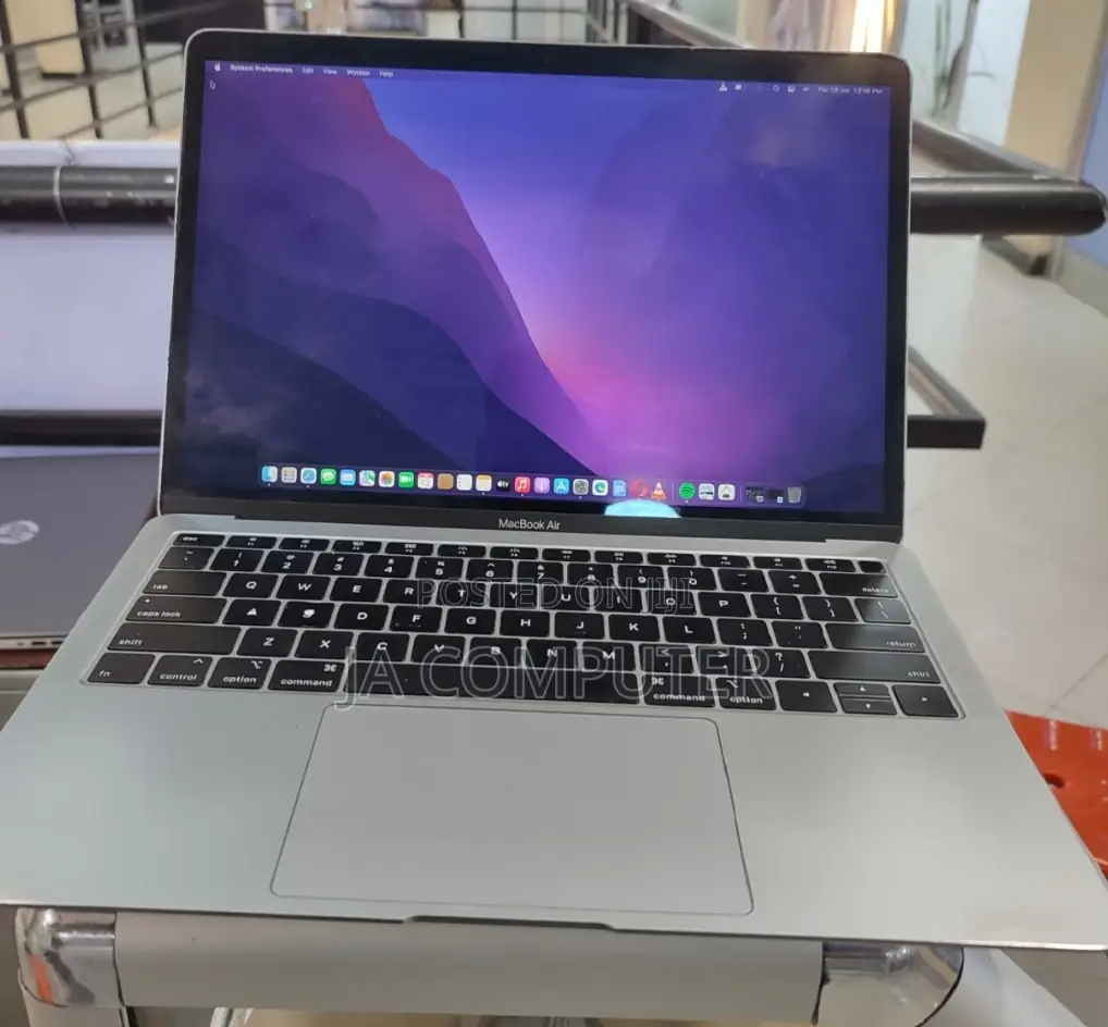 New Laptop Apple MacBook Air 2019 8GB Intel Core I5 SSD 256GB