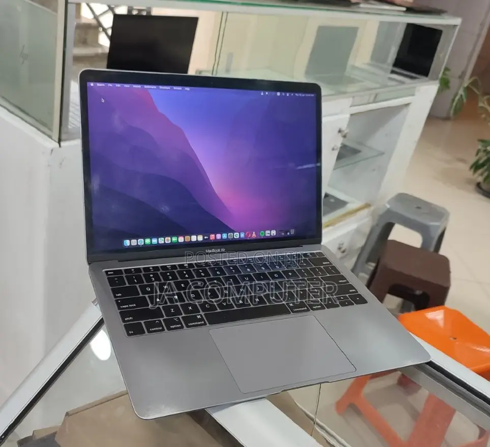 New Laptop Apple MacBook Air 2019 8GB Intel Core I5 SSD 256GB