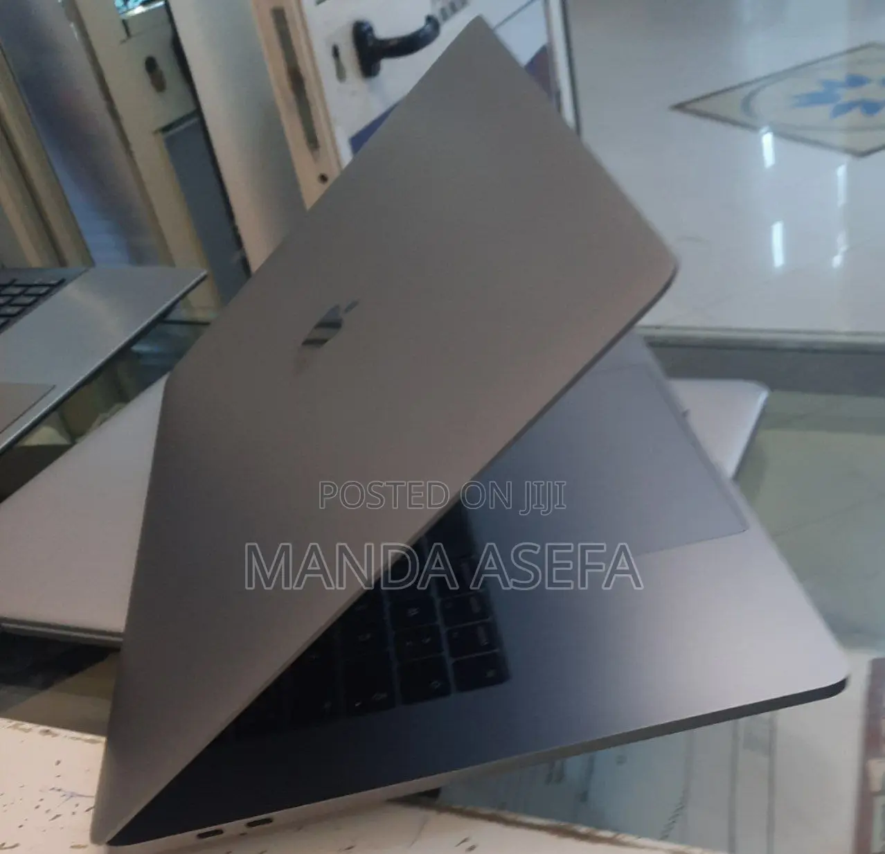 New Laptop Apple MacBook Air 2019 8GB Intel Core I7 SSD 256GB