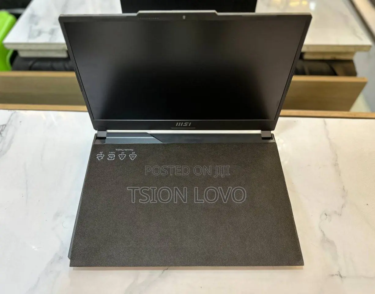 New Laptop MSI Crosshair 15 B12U 16GB Intel Core I7 SSD 512GB