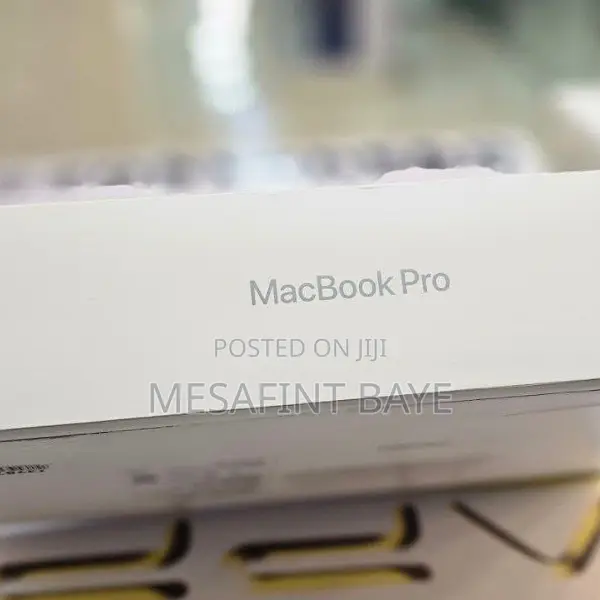 New Laptop Apple MacBook Pro 2022 M2 16GB Intel Core I7 SSD 512GB