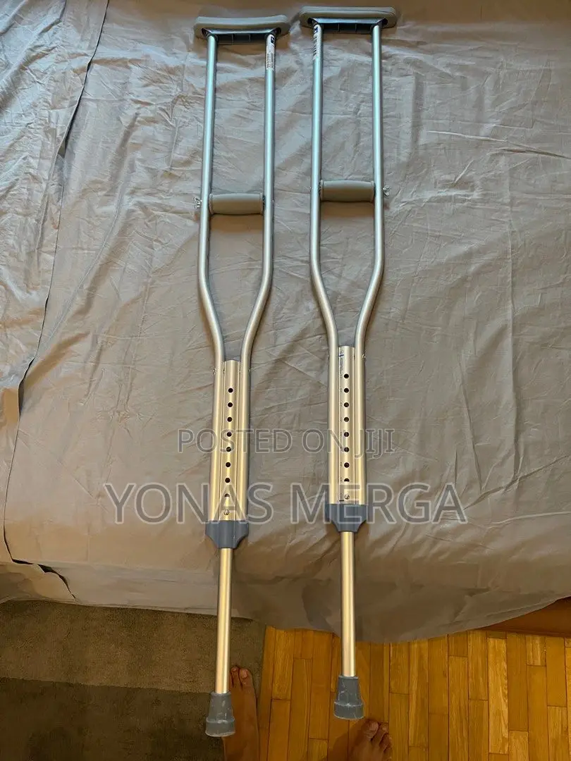 Crutches (Pair) M Size Crutches(New) Crutches与cranch晗crunch暑