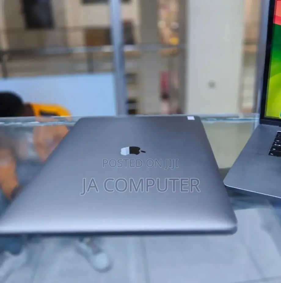 New Laptop Apple MacBook Pro 16GB Intel Core I7 SSD 512GB