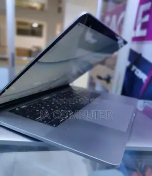 New Laptop Apple MacBook Pro 2017 16GB Intel Core I7 SSD 1T