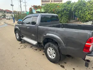 Toyota Hilux 2013 Gray