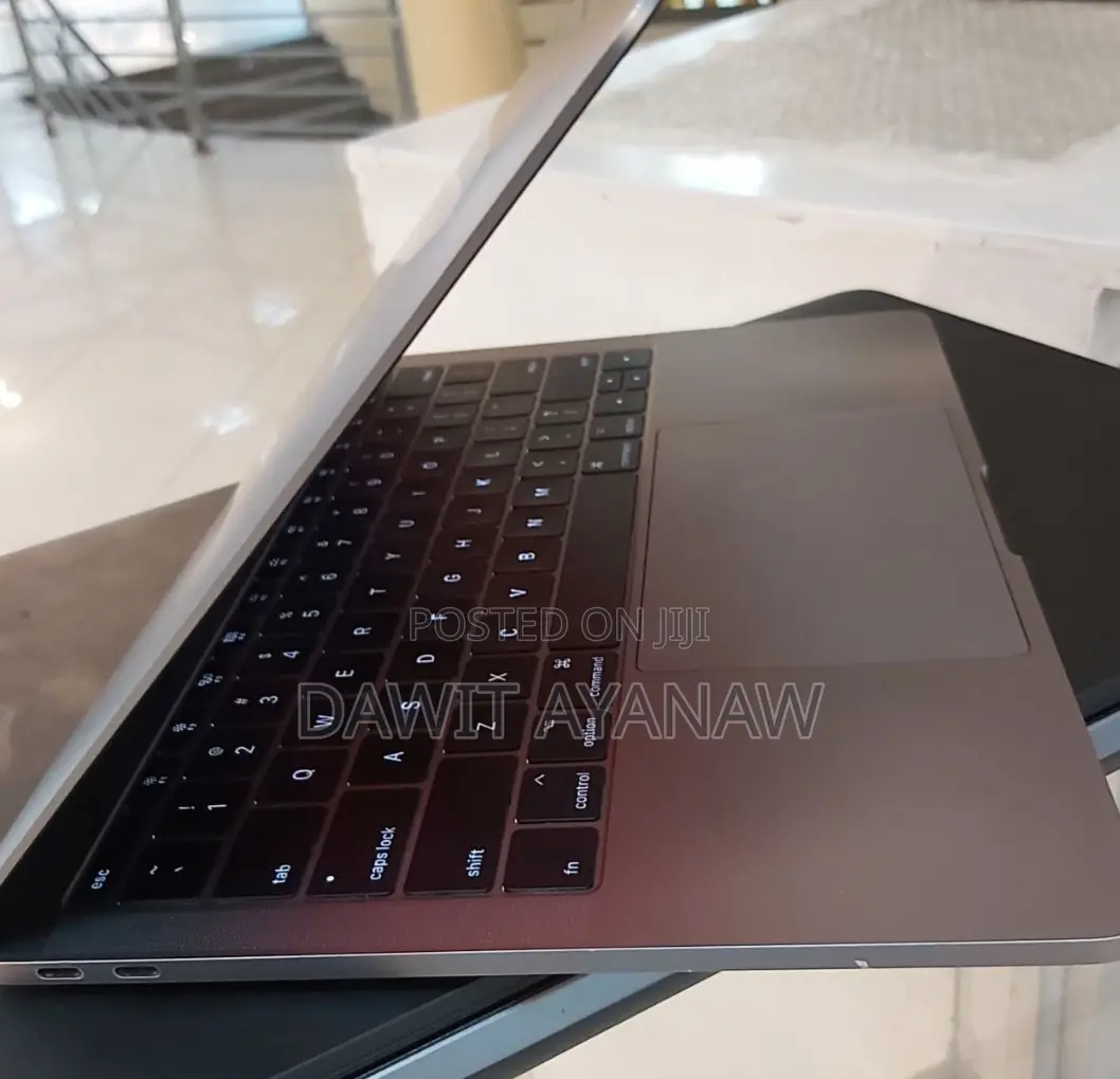 New Laptop Apple MacBook Pro 2017 16GB Intel Core i5 SSD 512GB