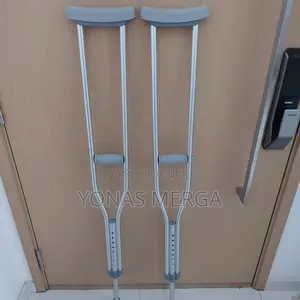 Photo - Crutches呂kranch其cranch咬crunch究crutches梵standardeasycare圻ክራንች