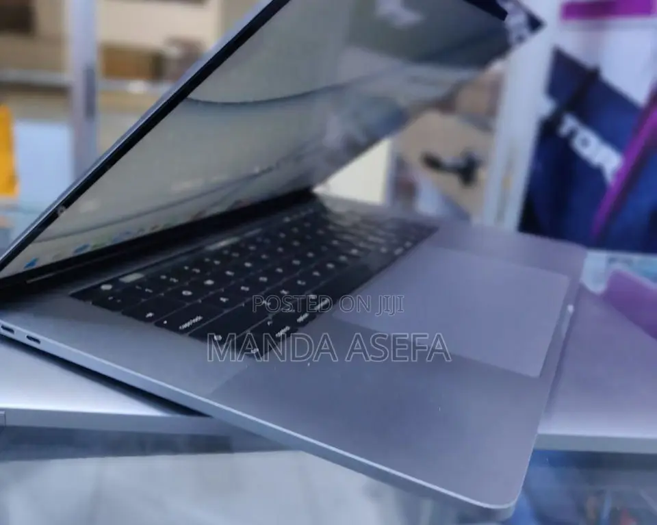 New Laptop Apple MacBook Pro 2017 16GB Intel Core I7 SSD 1T