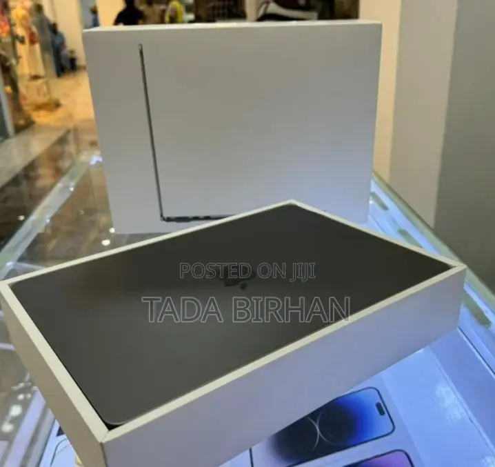 New Laptop Apple MacBook Air 2024 M3 13-inch 16GB Apple M3 SSD 512GB