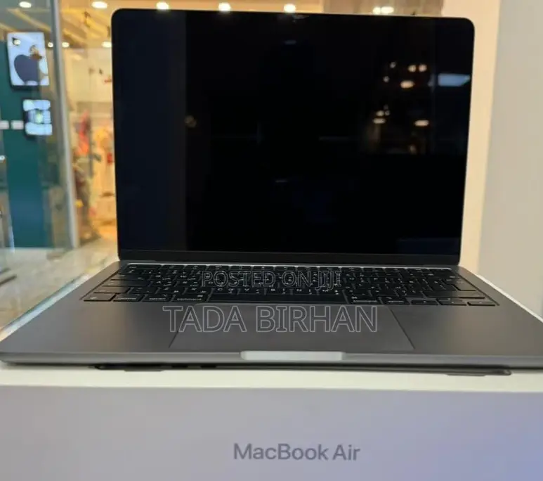 New Laptop Apple MacBook Air 2024 M3 13-inch 16GB Apple M3 SSD 512GB