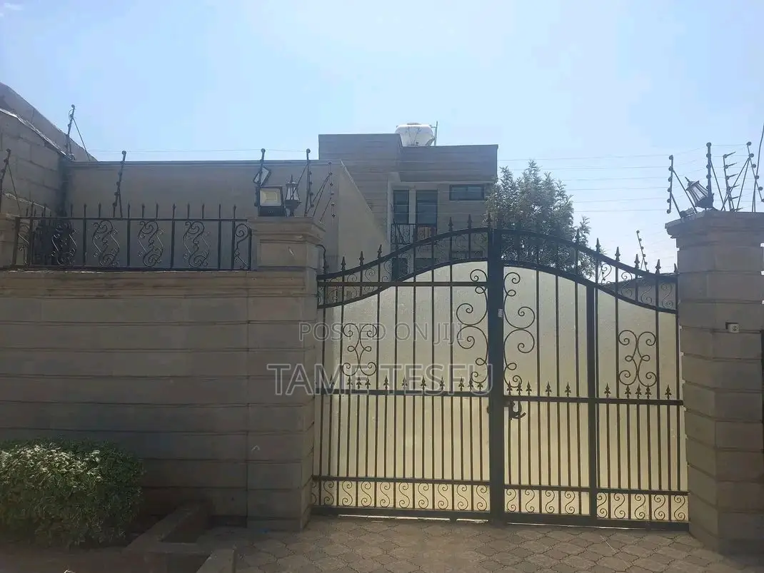 Furnished 4bdrm House in Summit, Bole for sale