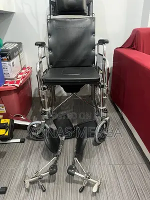 Wheelchair With Comode并toilet Wheelchair召popo,Bed,Sleep ዊልቼር