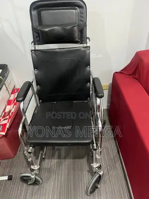 Wheelchair With Comode并toilet Wheelchair召popo,Bed,Sleep ዊልቼር