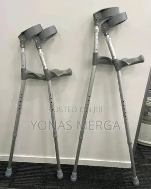 Photo - Crutches場場kranch堝injured in Need of a Pair of Crutches/ክራንች