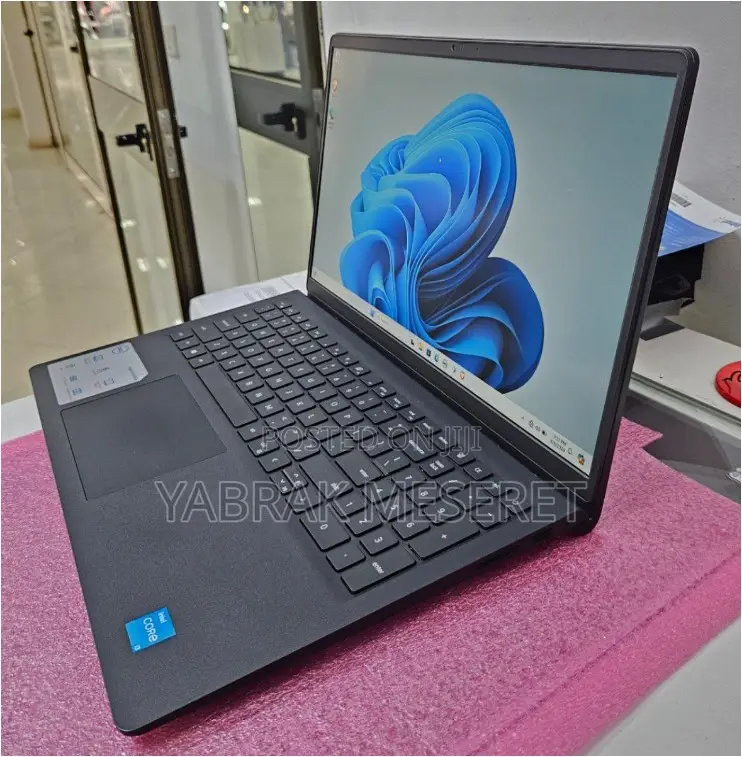 New Laptop Dell Inspiron 15 8GB Intel Core I3 SSD 256GB