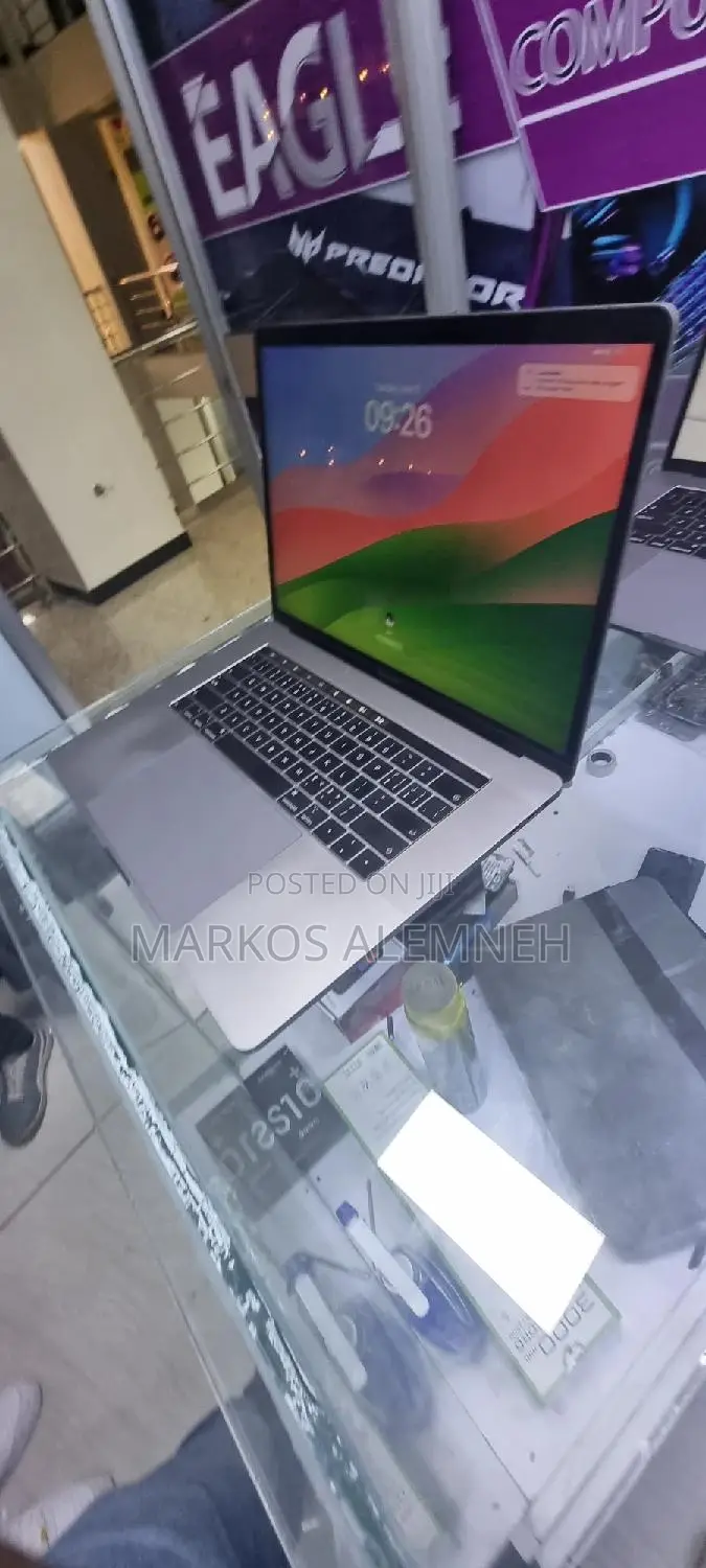 New Laptop Apple MacBook Air 2020 M1 12GB Intel Core i7 SSD 1.5T
