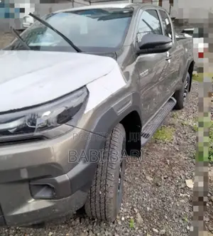 New Toyota Hilux 2024 Gray