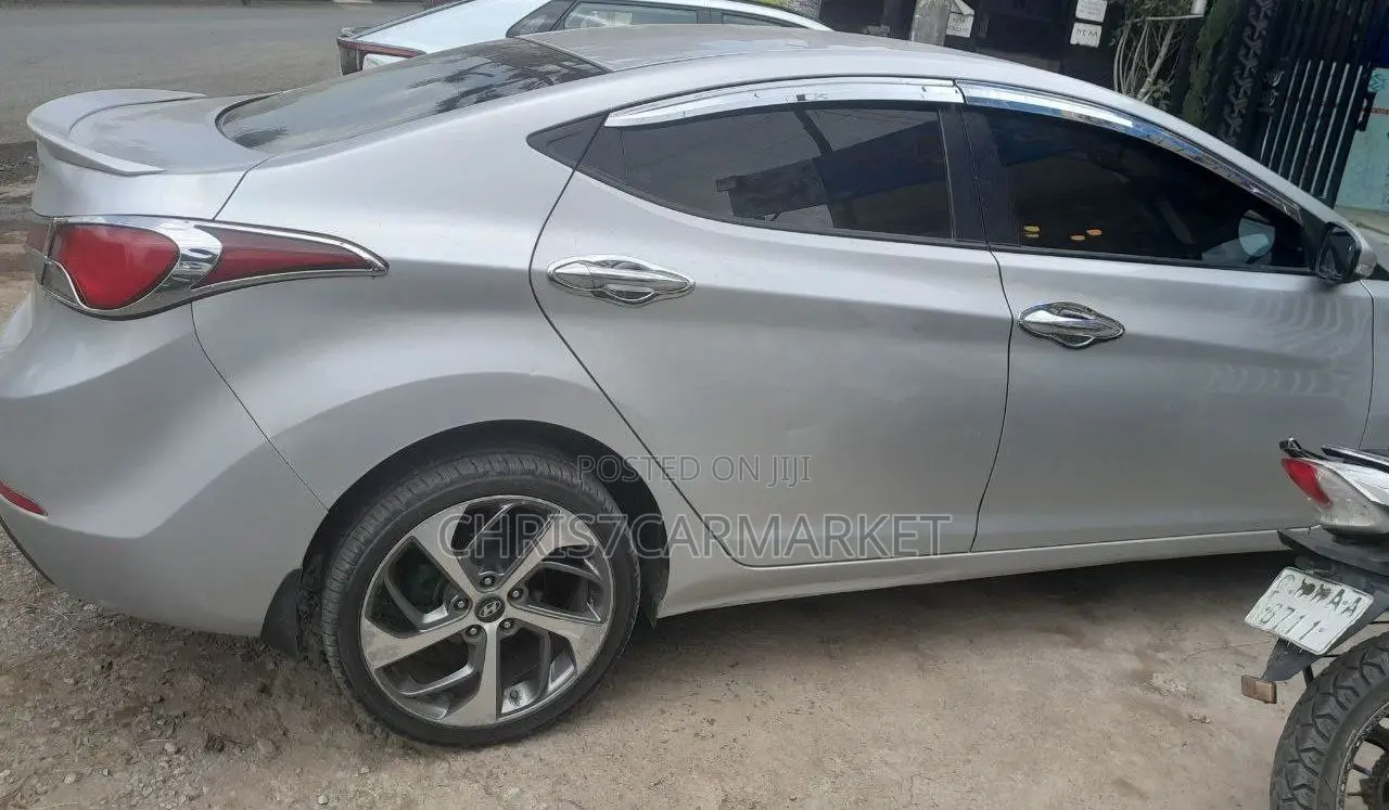 Hyundai Elantra 2015 Silver