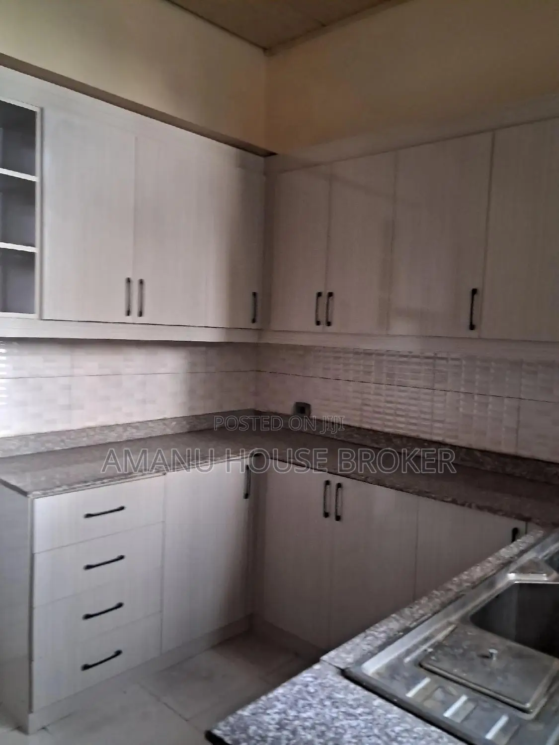 12bdrm House in Addis Ababa, Bole for rent