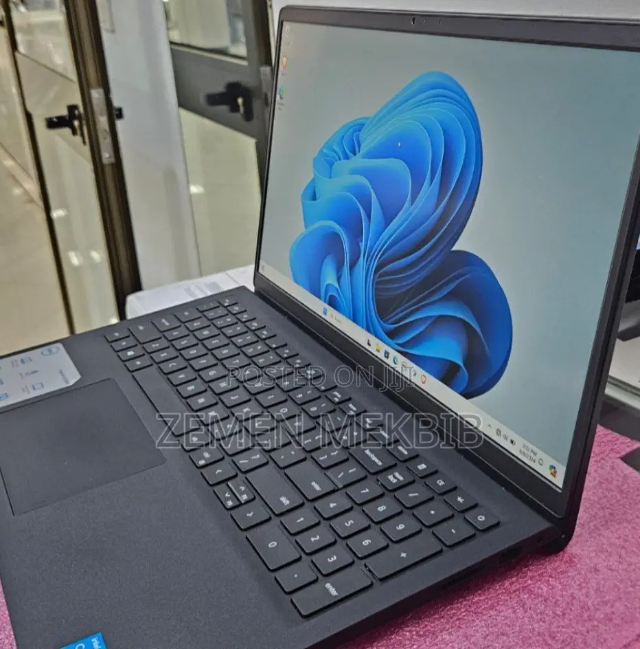 New Laptop Dell Inspiron 15 8GB Intel Core I3 SSD 256GB