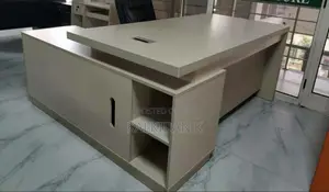 Photo - Managerial Table