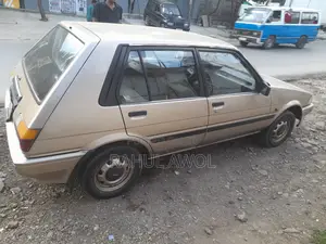 Toyota Corolla 1.3 1986 Gold