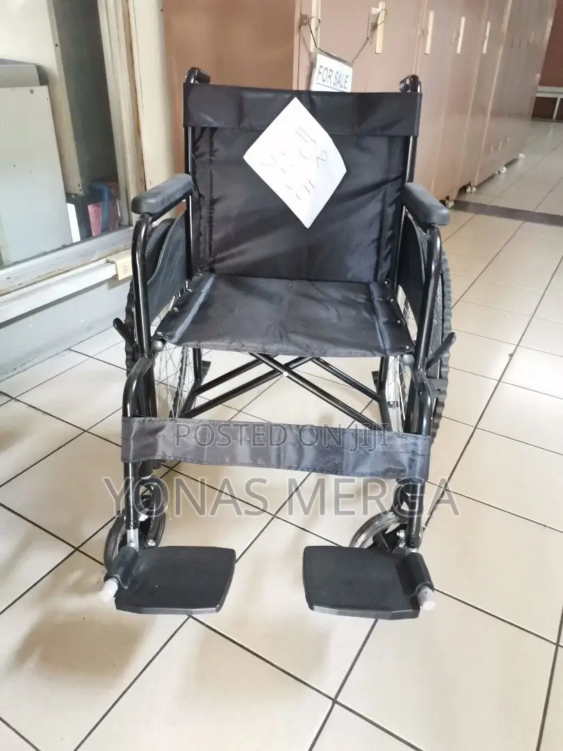 Foldable Wheelchair (Packed New)Wheelchair皮w/Hand BRAKE垚ዊልቼር