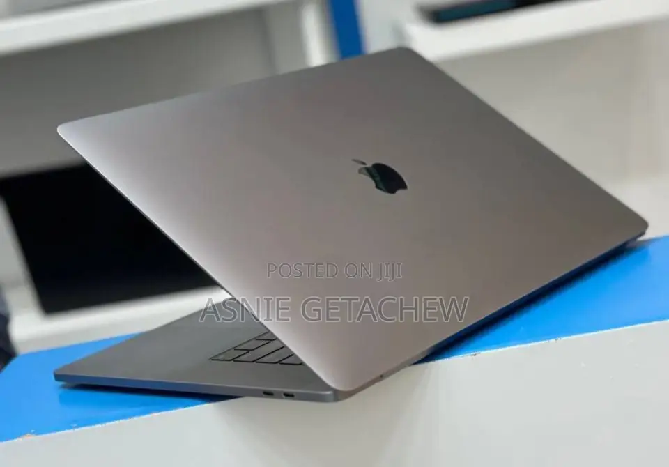 New Laptop Apple MacBook Pro 16GB Intel Core I7 SSD 1T