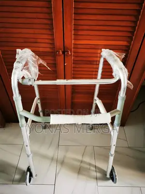 Photo - Walker喪walking Frame Wheel命walker已walker鬯walker𡾡walker尐ወከር