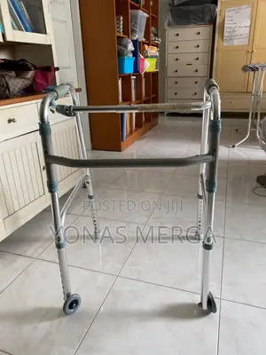 Photo - Walker崔walker圌walker兴ወከር/ወከር冬foldable U Shaped Walking Aid