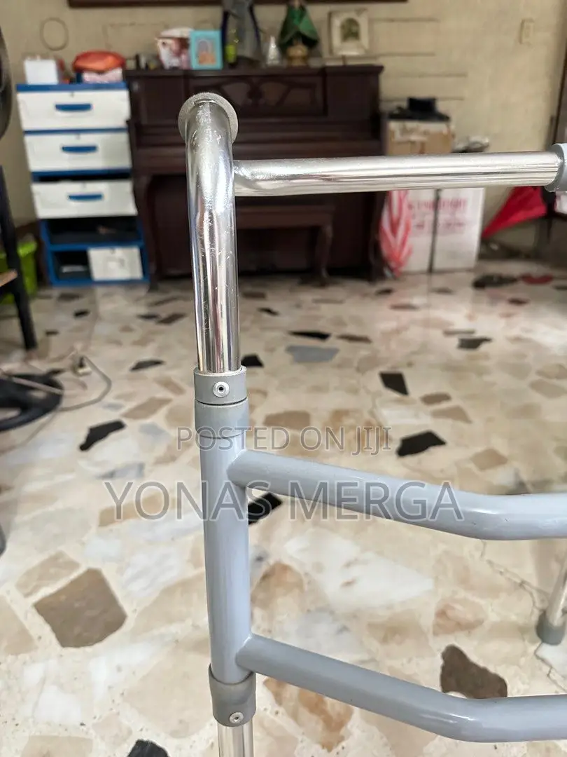 Walker岌walker昀walker垃care Health Brands Single-Button Walker