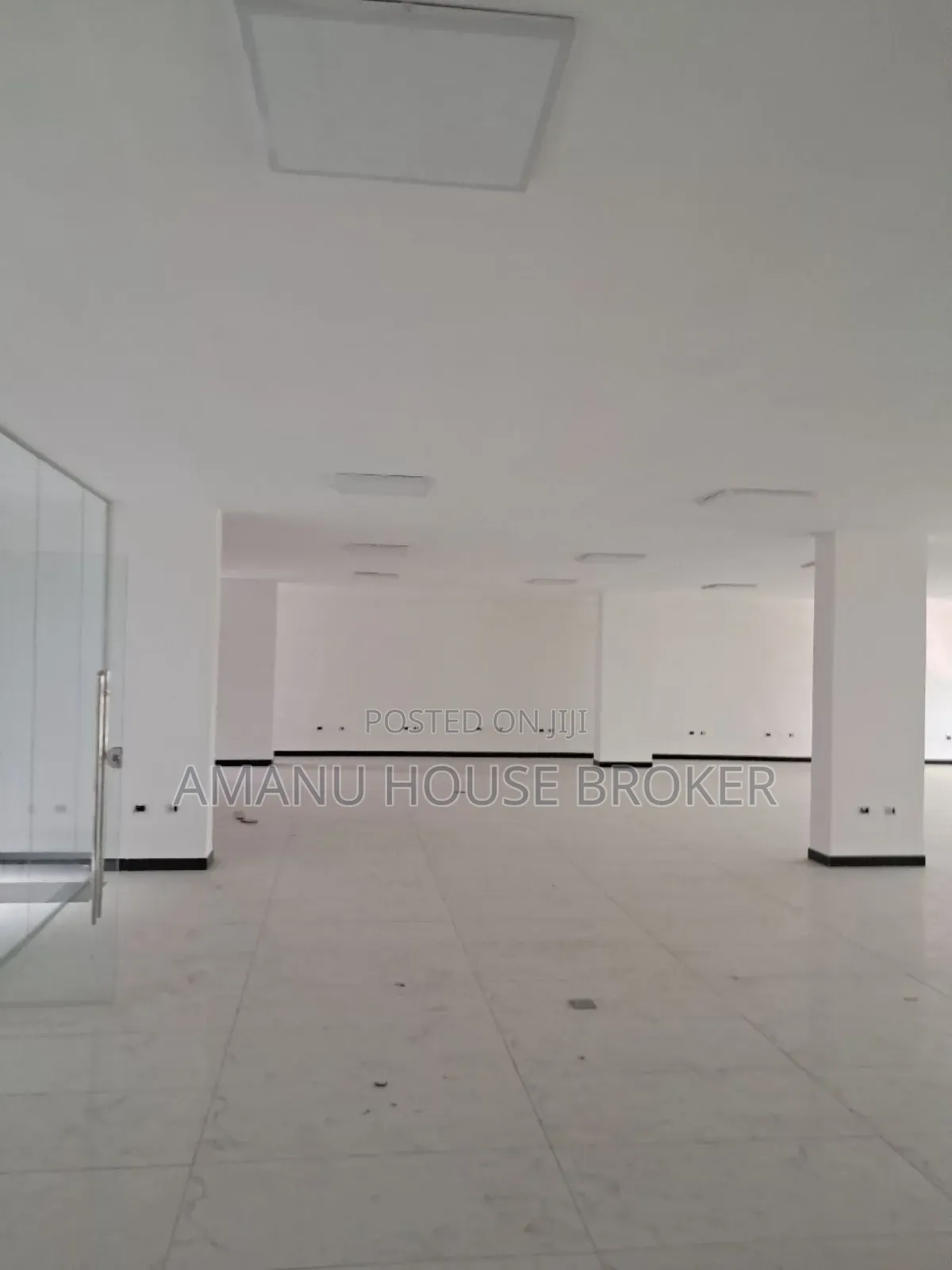 አስቸኳይ የሚከራይ ቢሮ 700ካሜ Ground ላይ