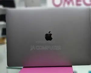 New Laptop Apple MacBook Pro 2018 32GB Intel Core I7 SSD 1T