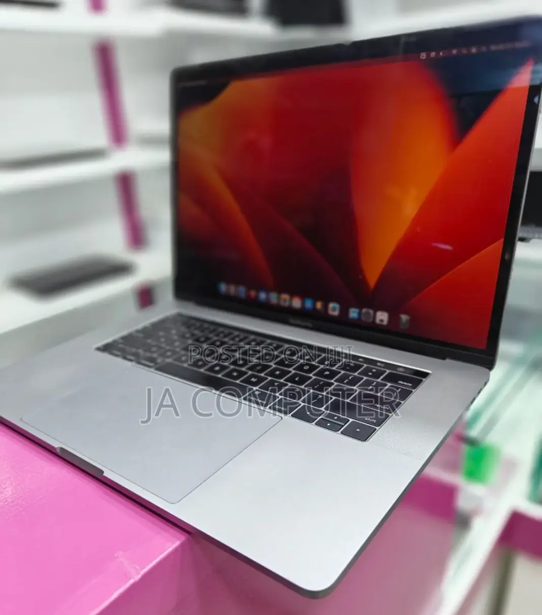 New Laptop Apple MacBook Pro 2018 32GB Intel Core I7 SSD 1T