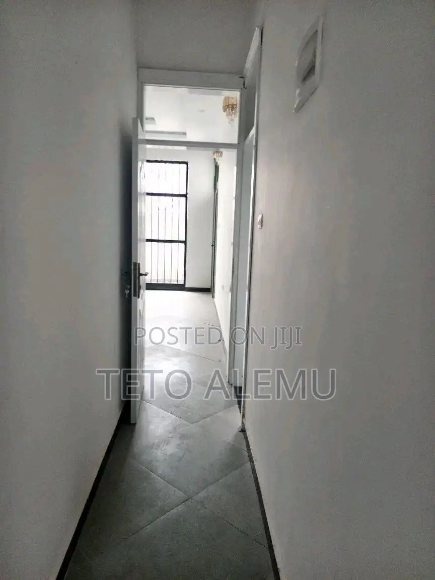 3bdrm Villa in Vila For Sale Sumet, Bole for sale