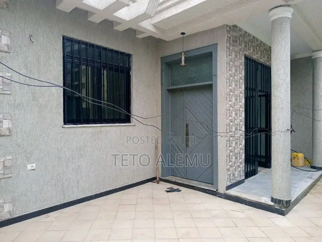 3bdrm Villa in Vila For Sale Sumet, Bole for sale