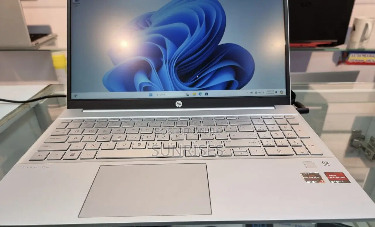 New Laptop HP Pavilion 14 8GB AMD Ryzen 7 SSD 512GB