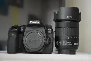 Photo - Camera Canon 90d With 18-135mm Usm Lens