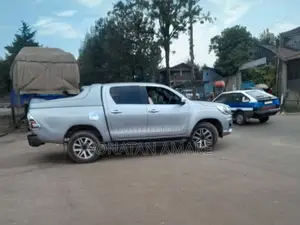 Toyota Hilux 2019 Silver