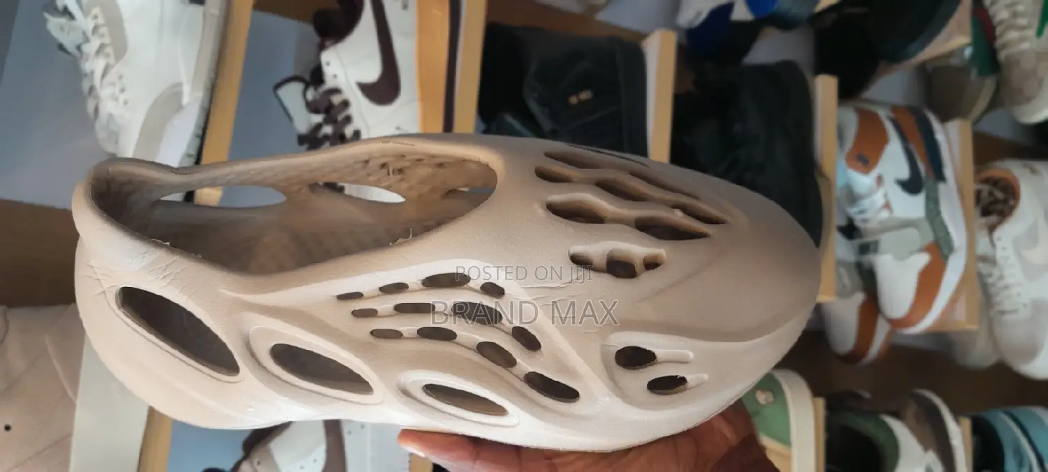 Adidas Yeezy Slides Master Quality