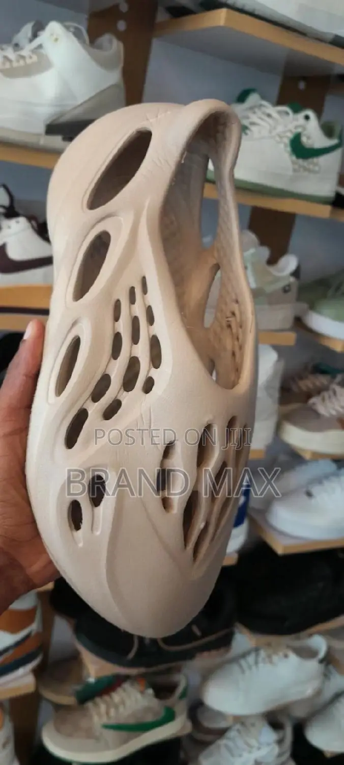 Adidas Yeezy Slides Master Quality